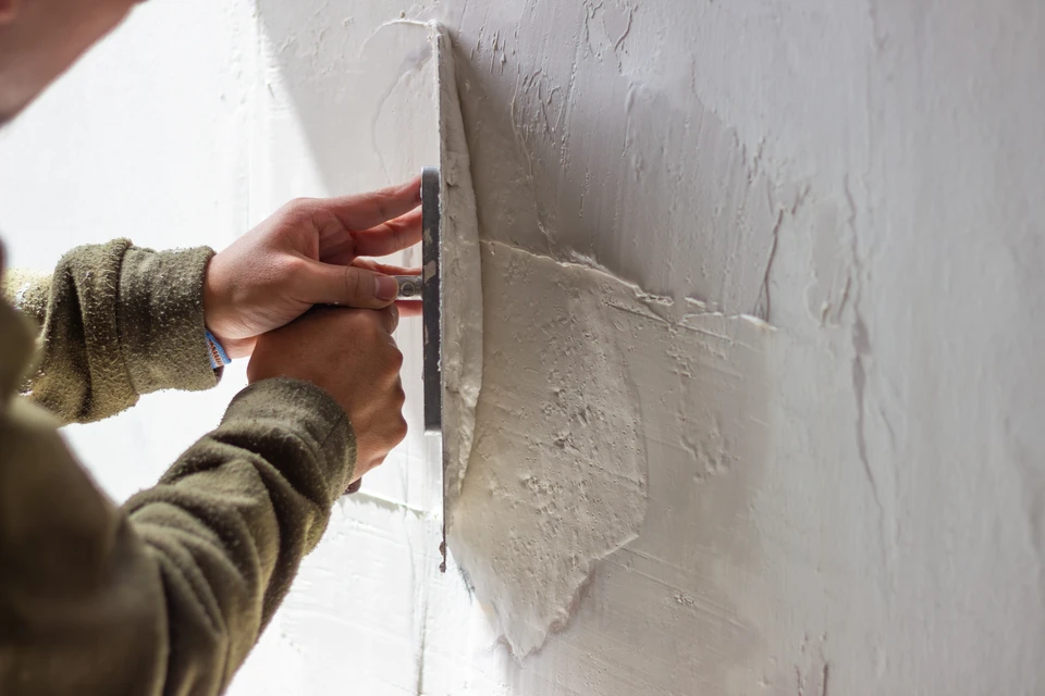 Chantier intérieur en cours, pièce en cours d'enduisage